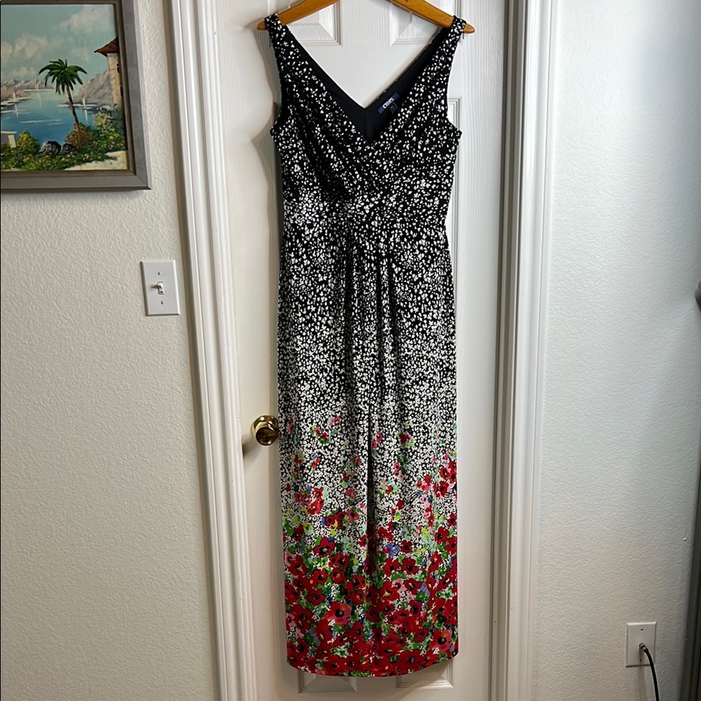 Black and White Sleeveless V-Neck Sheath Maxi Dress